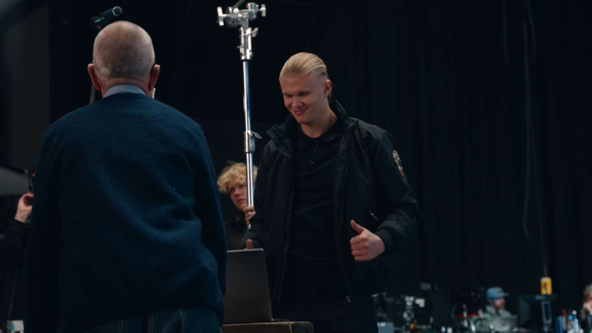 马赫雷斯传射助攻 罗德里进球曼城逆转维拉精彩晋级